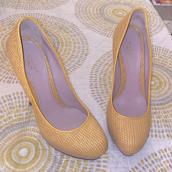 GUCCI 💛 Yellow Bumblebee Heels Vintage Pinup Woven Cork Pumps Summer Stilettos - Picture 8 of 15